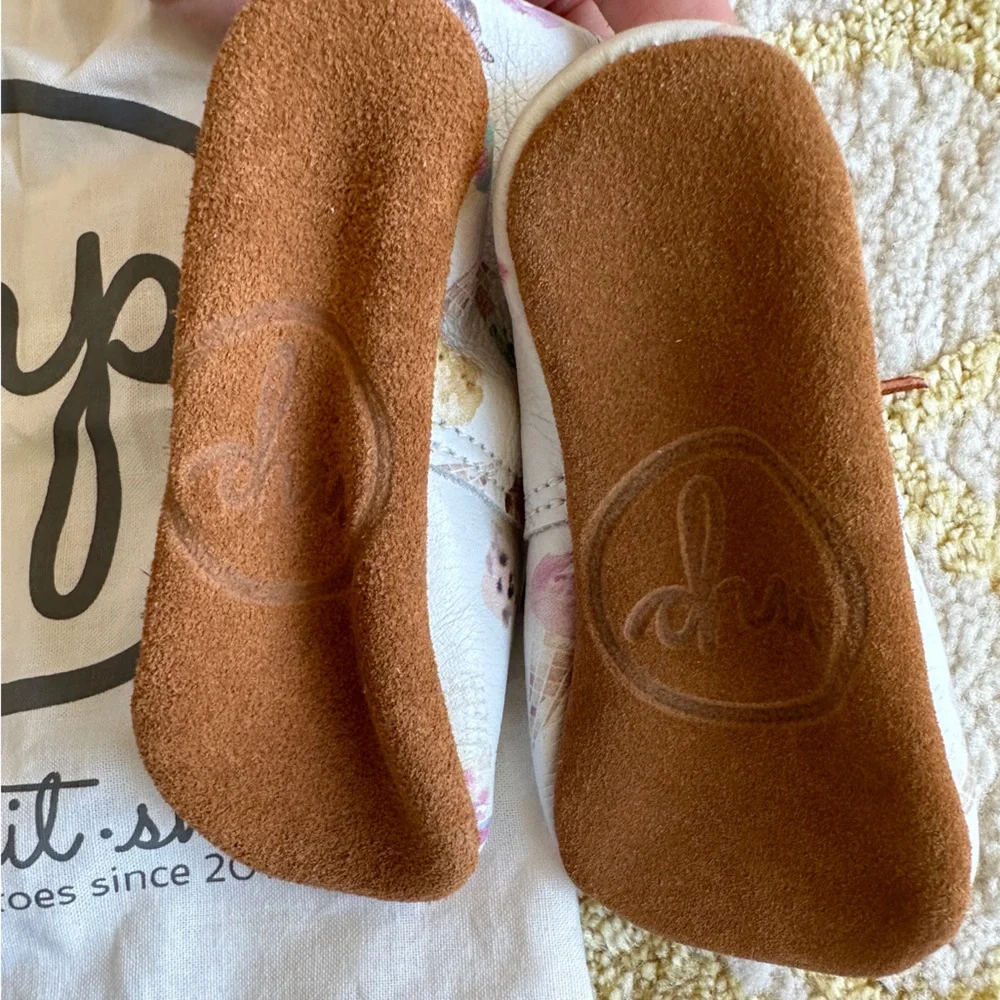 ICE‎ CREAM Oxfords Mon Petit Shoes - Size 4 Soft Soled Baby Shoes